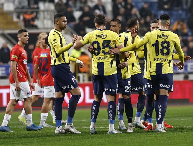 Mourinho onay verdi, Ali Koç transfere noktayı koydu! Fenerbahçelilerin beklediği stoper geliyor! Kasadan 10 milyon euro bonservis çıkacak - Resim: 3