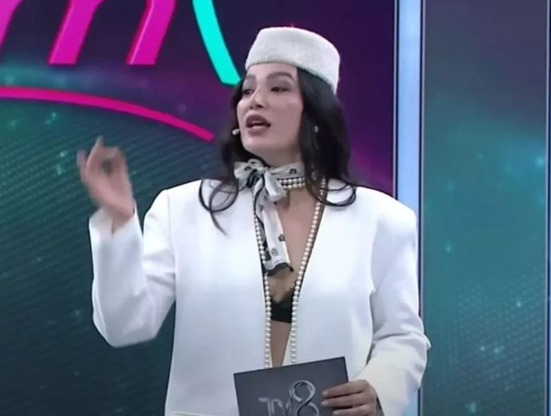 Çarkıfelek'in efsane hostesiydi! Ekranlara geri dönen Emel Özkızıltaş'ın son halini görenler şoke oldu! Estetik operasyonlarla tanınmaz hale geldi - Resim: 4