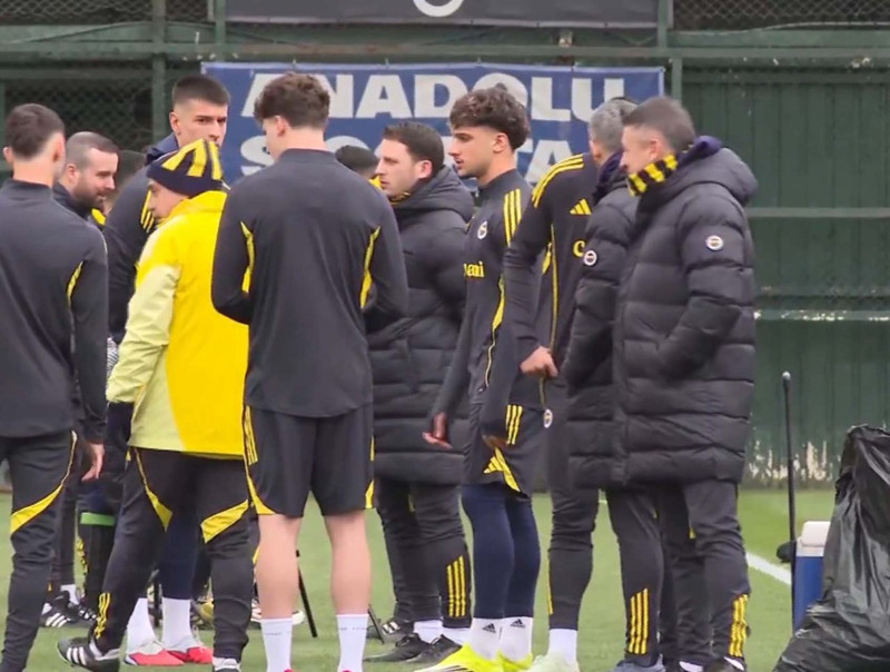 Fenerbahçe'de büyük sürpriz! Yeni transfer takıma ilk antrenmanına çıktı - Resim: 2