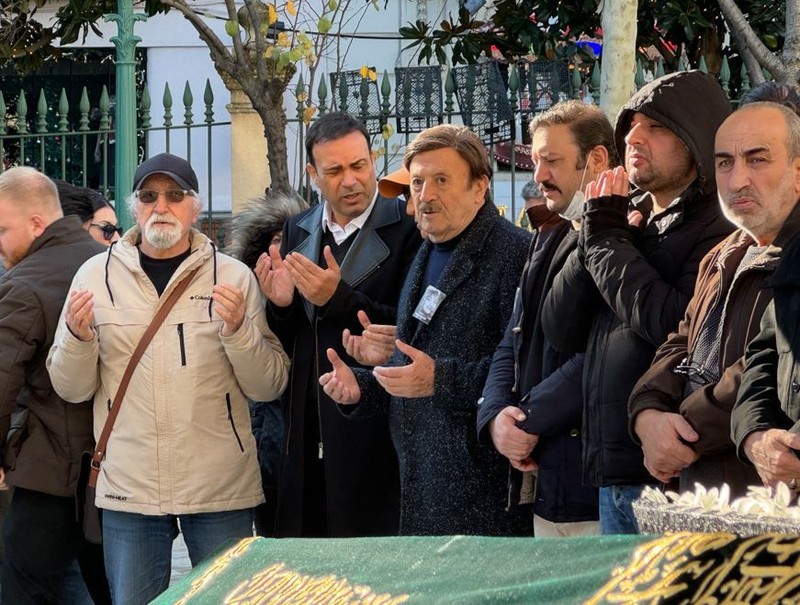 Usta sanatçı Gönül Akkor son yolculuğuna uğurlandı! "Böyle bir ses bir daha gelmez" - Resim: 3
