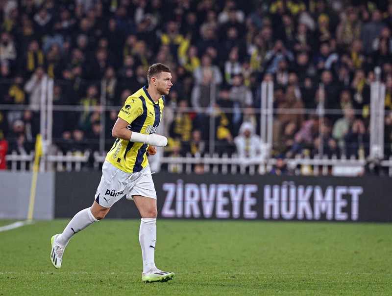 Fenerbahçe’nin 19 gol 7 asist yapan yıldızına talip çıktı! Dünya devi transfer için pusuya yattı! - Resim: 4