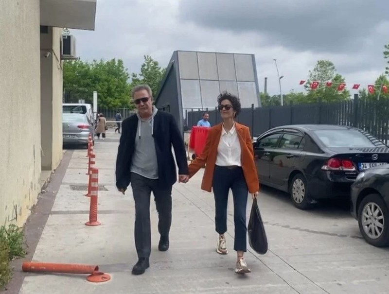 27 yıllık eşi Arzum Onan ile boşanmıştı! Mehmet Aslantuğ yeni sevgilisiyle ilk kez görüntülendi - Resim: 2