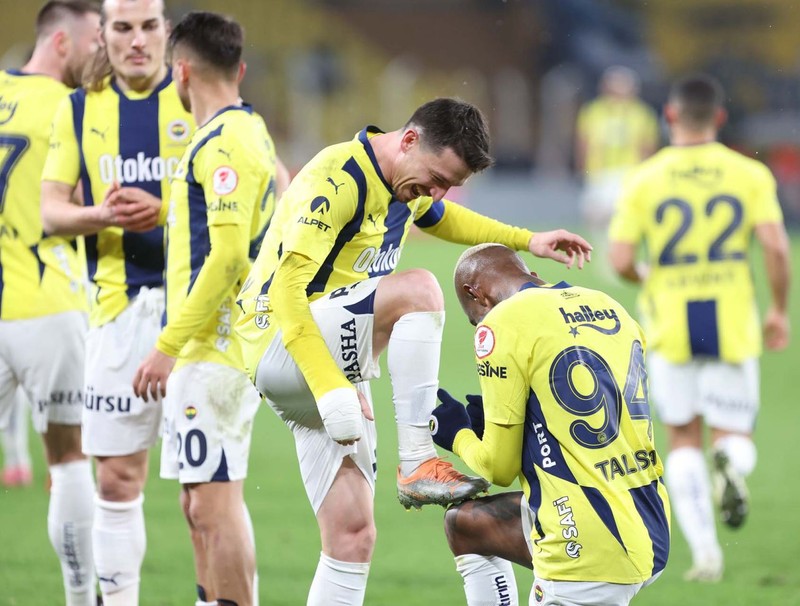 Fenerbahçe’de transfer bitmedi! Fransız basını duyurdu! 19 yaşındaki 1 milyon euroluk yıldız markaja girdi - Resim: 3