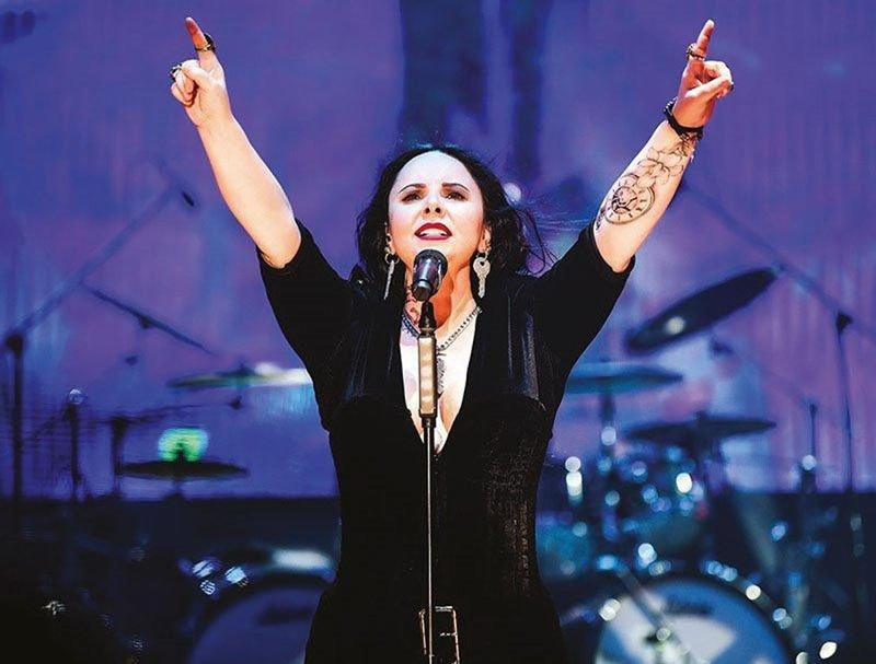 Şebnem Ferah'ın konser biletleri izdiham yarattı! Bilet fiyatları karaborsada uçtu: 17 bin bilete 300 bin talip - Resim: 2