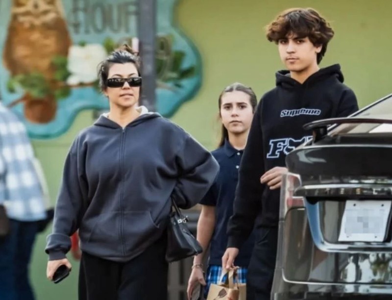 15 yaşındaki oğlunun baba olduğu söyleniyordu! Kourtney Kardashian sessizliğini bozdu - Resim: 4