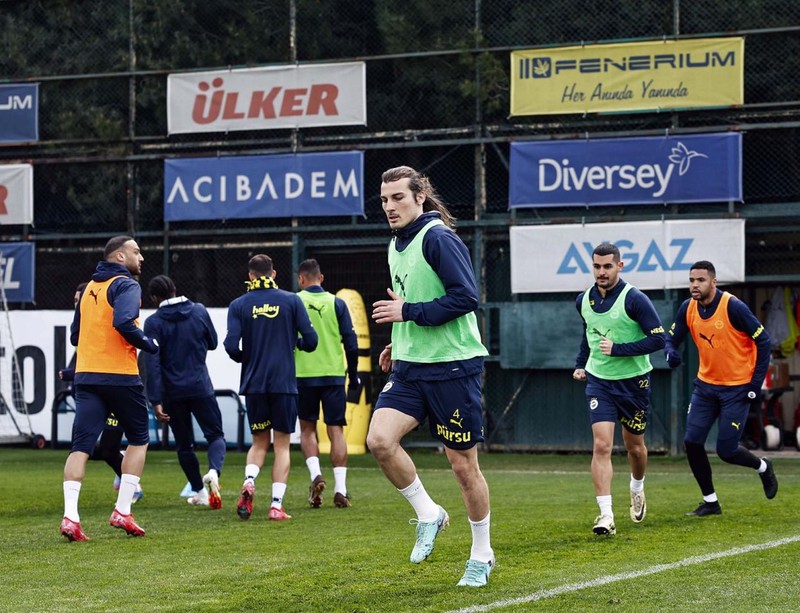 Fenerbahçe’nin 19 gol 7 asist yapan yıldızına talip çıktı! Dünya devi transfer için pusuya yattı! - Resim: 2