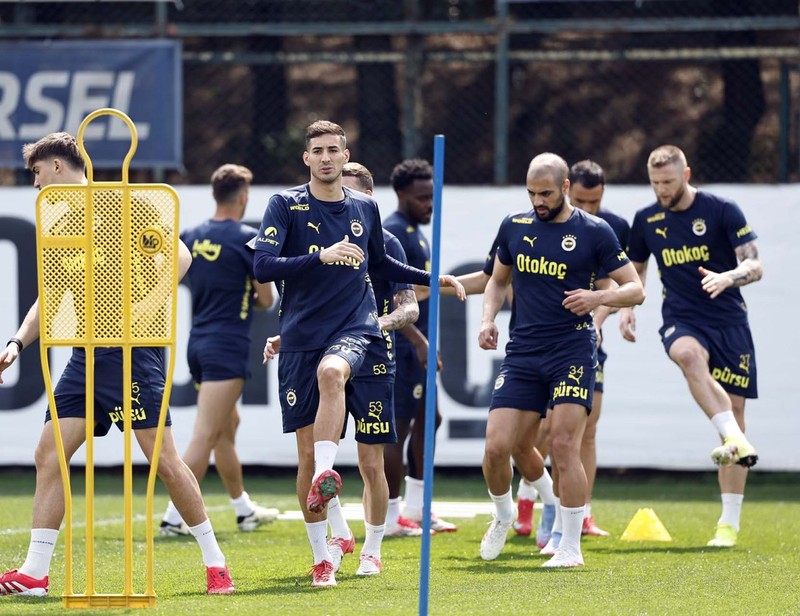 Fenerbahçelileri üzecek ayrılık! 12 milyon euroluk yıldız gemileri yaktı! Mourinho kalırsa Fenerbahçe'den gidecek - Resim: 3