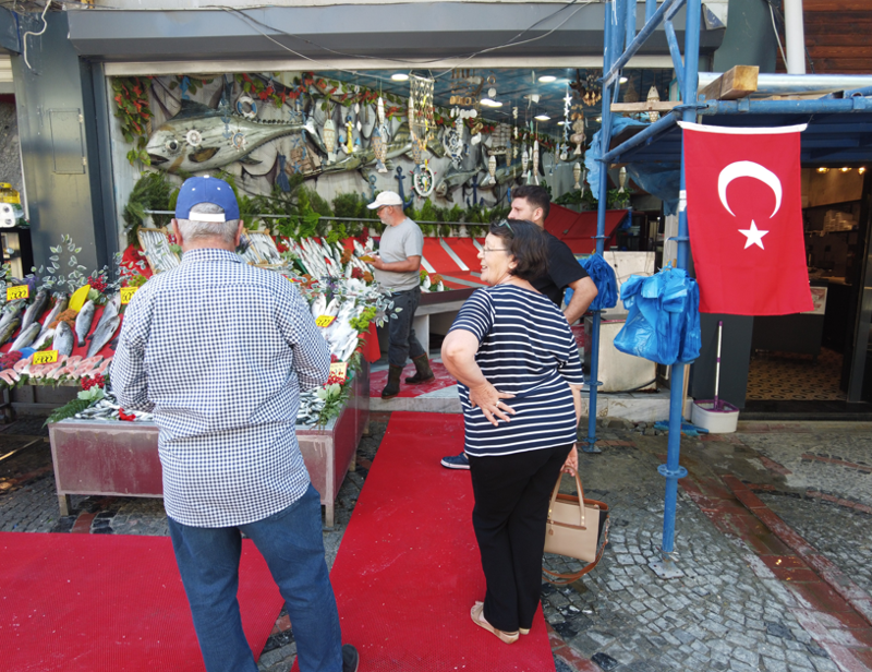 Gece boyunca süren mesainin ardından sabah tezgahlar doldu, kentte hareketlilik başladı - Resim: 3