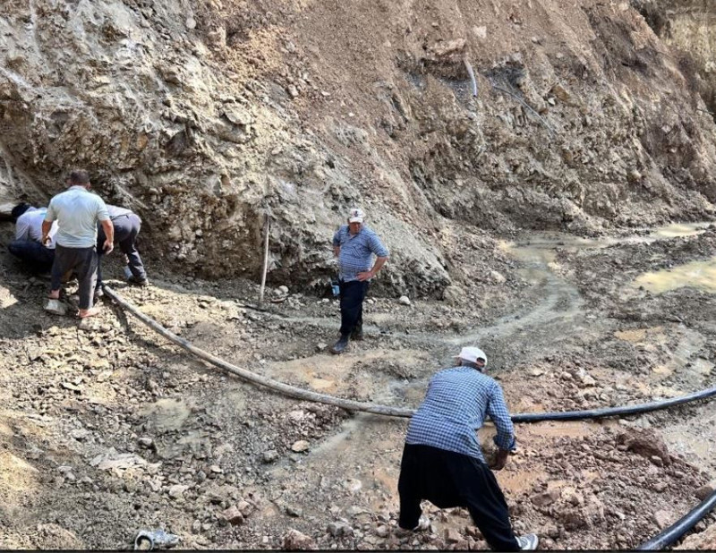 İskenderun'da 65 yıldan bu yana en kötüsü yaşanıyordu... Toprakta kuyu kazan ekipler karşılarına çıkanı görünce resmen dondu kaldı - Resim: 6