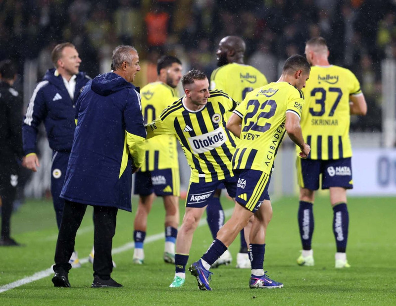 Fenerbahçe’de İsmail Kartal’dan büyük ters köşe! 3 yıldızı derbinin ilk 11’ine yazdı! - Resim: 6