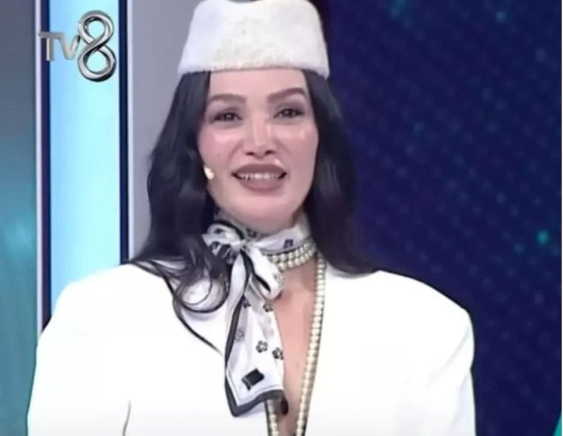 Çarkıfelek'in efsane hostesiydi! Ekranlara geri dönen Emel Özkızıltaş'ın son halini görenler şoke oldu! Estetik operasyonlarla tanınmaz hale geldi - Resim: 5