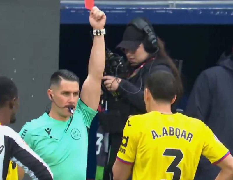 Süper Lig’in eski gol kralına şok hareket! Cinsel organına müdahale olunca çıldırdı! - Resim: 4