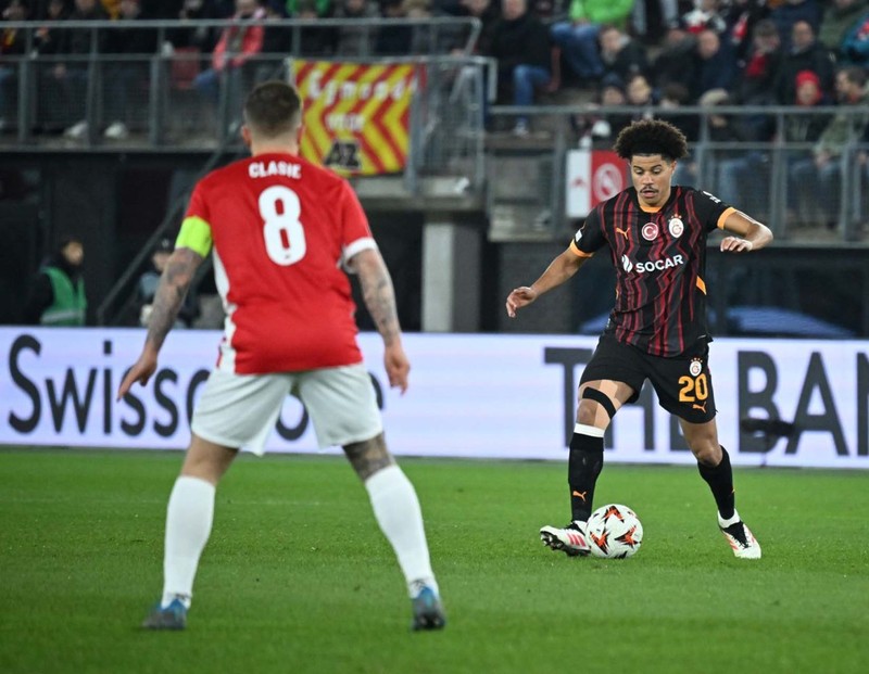 Galatasaray’ın AZ Alkmaar yenilgisi manşetlerde! Hollanda basınından olay ifadeler - Resim: 5