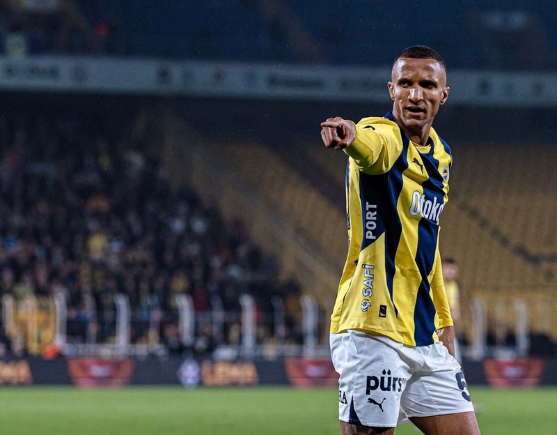 Fenerbahçe’de taşlar yerinden oynayacak! 5 yıldız topuna ağzına geldi! Takımda kalmaları artık çok zor - Resim: 5