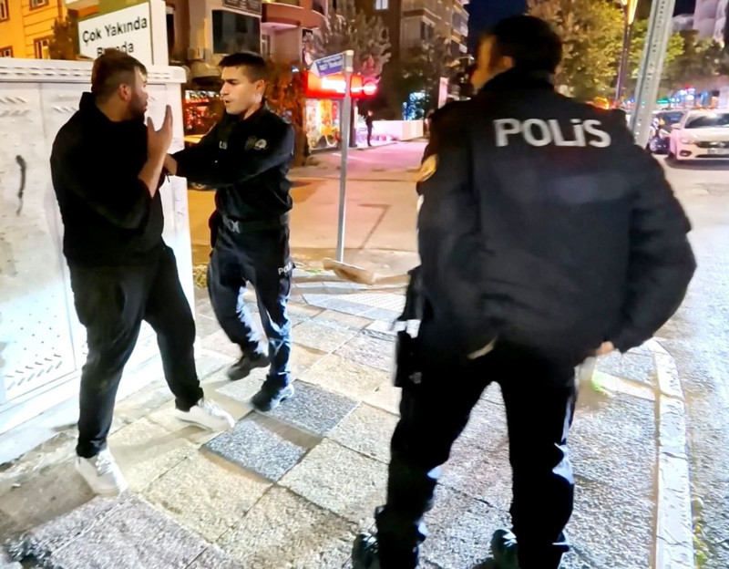 Şehri birbirine kattı! Polislerden istediği şey pes dedirtti - Resim: 2