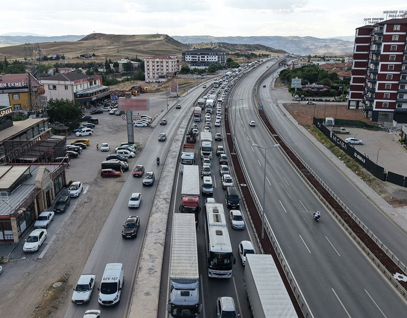 43 ilin bağlantı noktası! "Kilit Kavşak"ta trafik durma noktasına geldi: Kilometrelerce kuyruk oluştu - Resim: 9