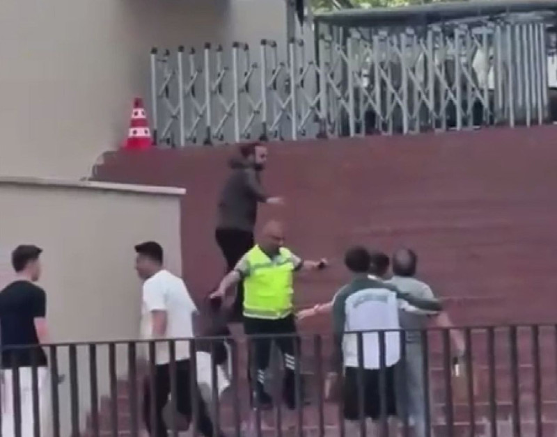Torreira’ya saldırı anı kamerada! Saldırganın tehdit mesajları ortaya çıktı: Onu öldüreceğim - Resim: 5