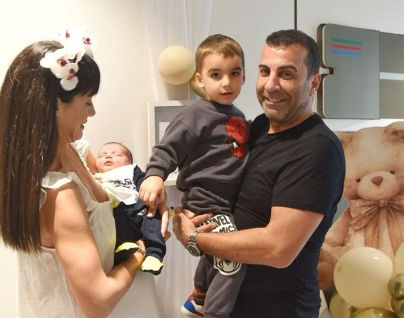 Emre Karayel 53 yaşına girdi! "Doğum günü hediyem" notuyla oğlunu paylaştı - Resim: 2