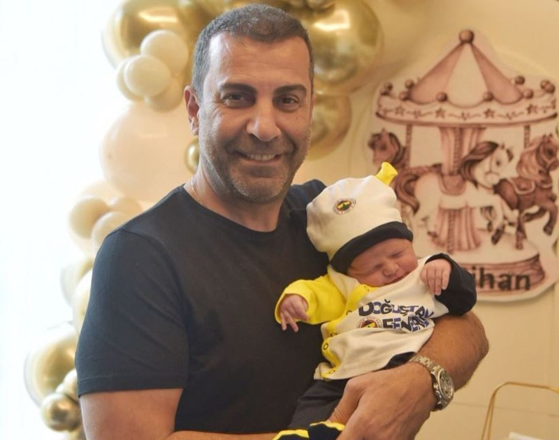 Emre Karayel 53 yaşına girdi! "Doğum günü hediyem" notuyla oğlunu paylaştı - Resim: 5