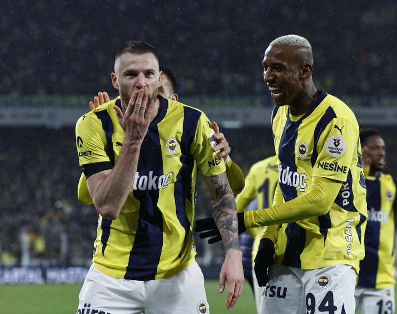 Fenerbahçe’nin 15 milyon euroluk yıldızı Trabzonspor maçında döktürdü! Performansı mest etti! Taraftara da müjdeyi verdi - Resim: 5