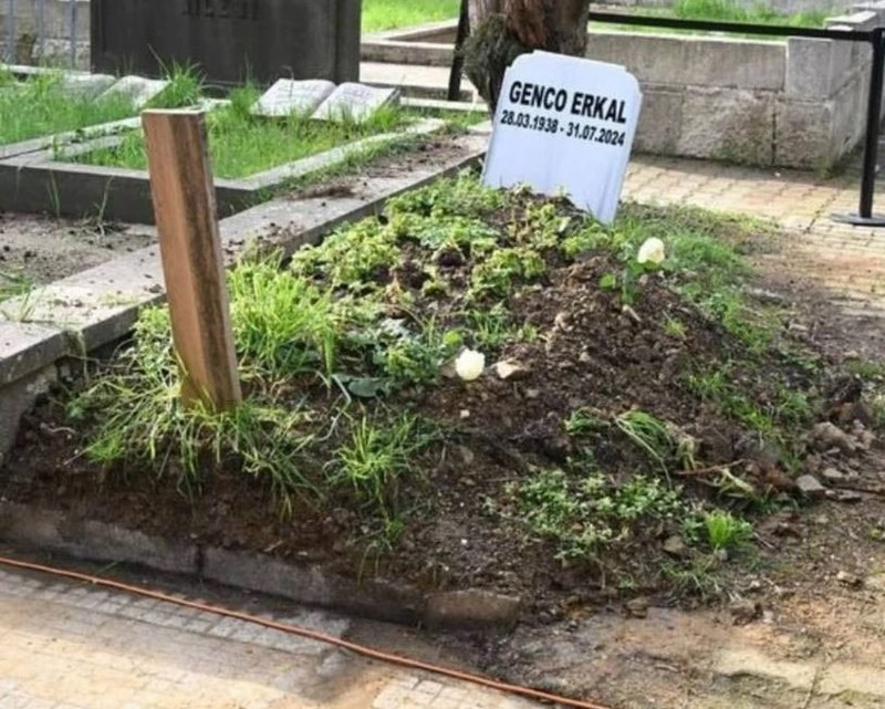 Kan kanseri nedeniyle hayatını kaybetmişti! Usta sanatçı Genco Erkal'ın mezarının son hali gündem oldu! O görüntüler yürek burktu - Resim: 4