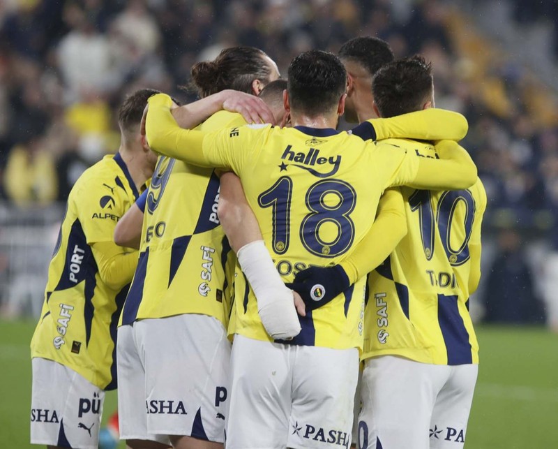 Fenerbahçe’den gidecek ilk futbolcu belli oldu! Taraftarlar çok üzülecek! 8 milyon euroluk yıldızın yeni adresi ortaya çıktı - Resim: 1