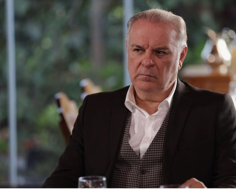 Burak Sergen'den yıllar sonra gelen itiraf! Oyuncu kardeşiyle neden konuşmuyor? - Resim: 2