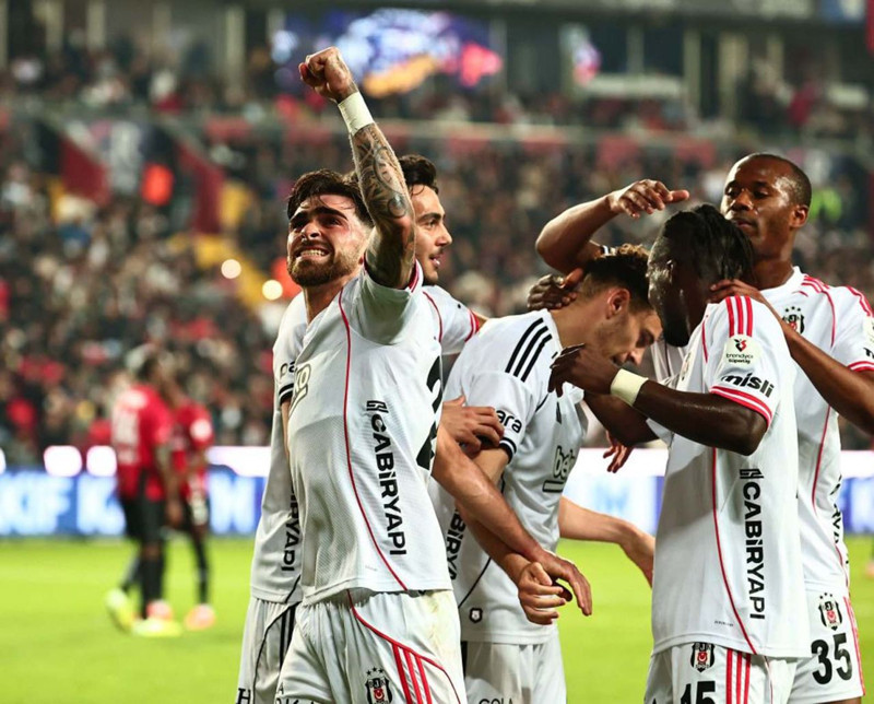Beşiktaş’ta ilk ayrılık belli oldu! Yıldız isimle yollar kesin ayrılıyor - Resim: 6