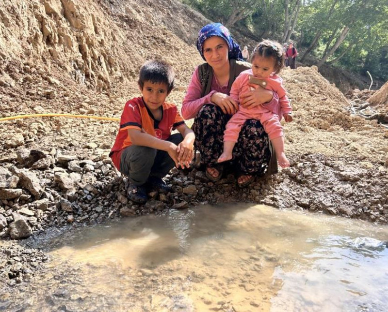 İskenderun'da 65 yıldan bu yana en kötüsü yaşanıyordu... Toprakta kuyu kazan ekipler karşılarına çıkanı görünce resmen dondu kaldı - Resim: 2