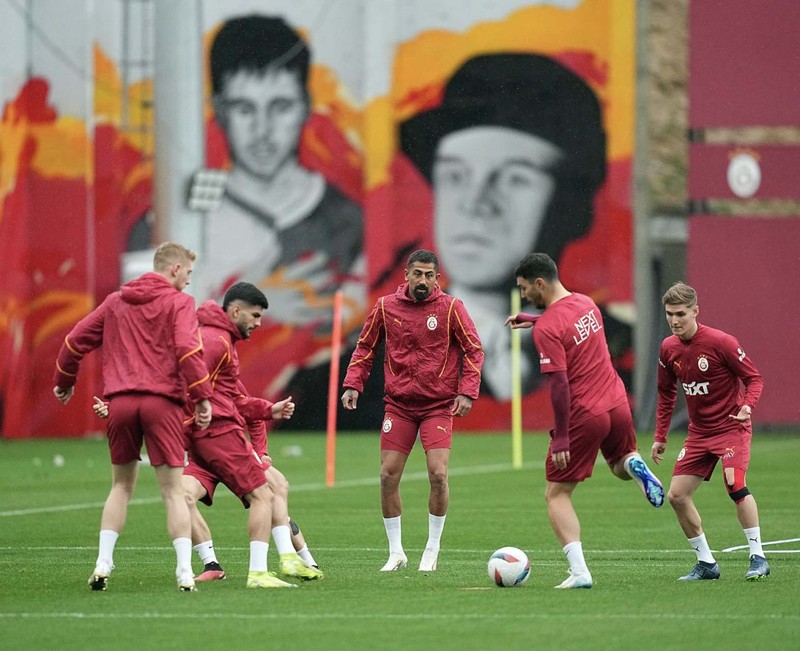 Galatasaray’dan 18 milyon euroluk karar! Okan Buruk, iki yıldızın üzerini çizdi! Sezon sonunda satılacaklar - Resim: 1
