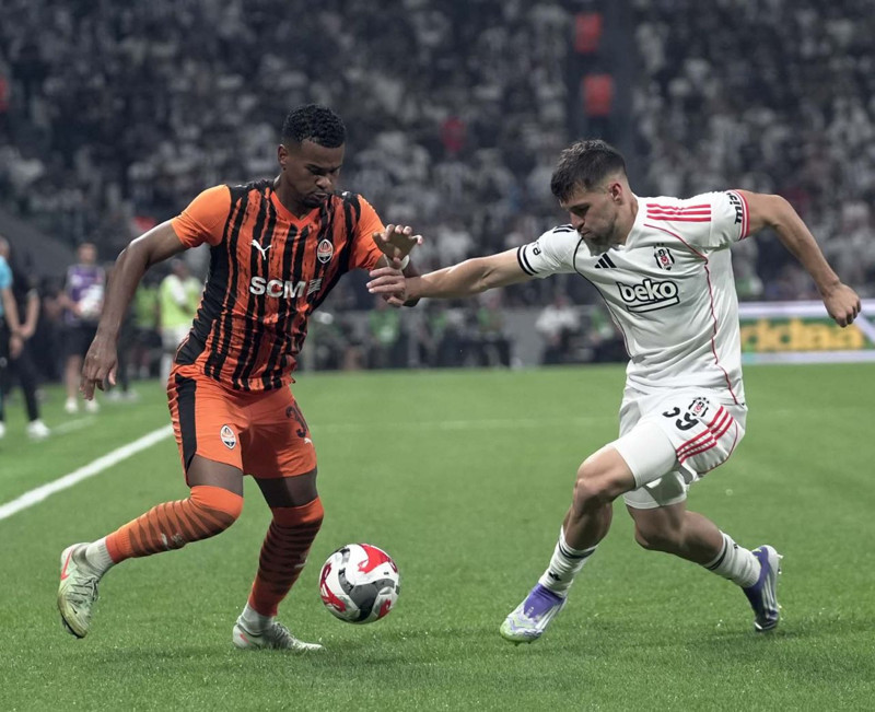 Beşiktaş’ta büyük hayal kırıklığı! 8 milyon euroluk yıldız Shakhtar maçında döküldü! Performansı taraftarları kızdırdı - Resim: 6