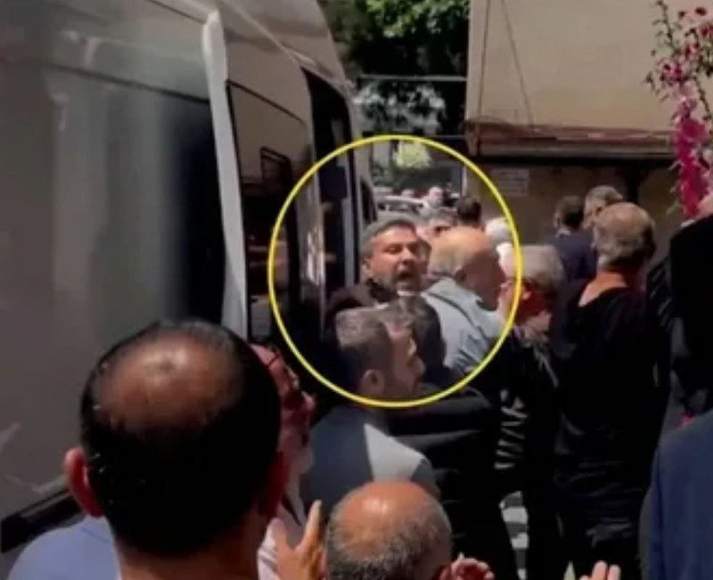 Can Polat'ın cenazesinde ortalık fena karıştı! Engin Polat'a saldırı görüntüleri ortaya çıktı - Resim: 6
