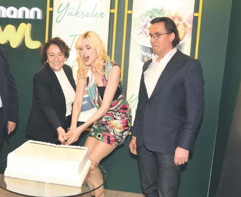 Ünlü oyuncu Wilma Elles kararını verdi! Hayalini kurduğu sektöre adım atıyor - Resim: 3