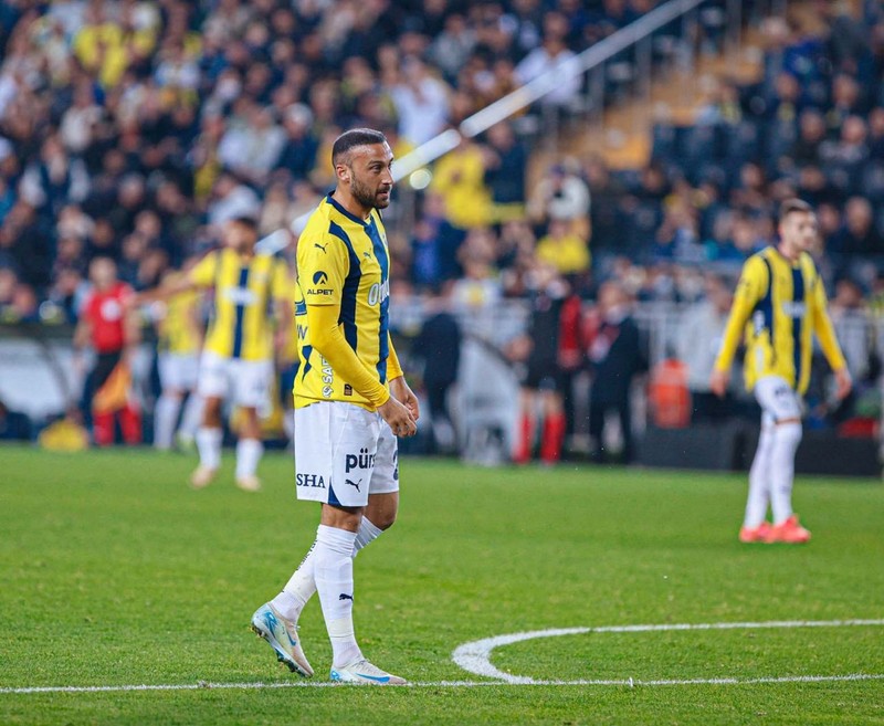 Herkes merak ediyordu! Fenerbahçe'de Cenk Tosun'un neden oynamadığı ortaya çıktı! O cümlesi Mourinho’yu kızdırmış - Resim: 1