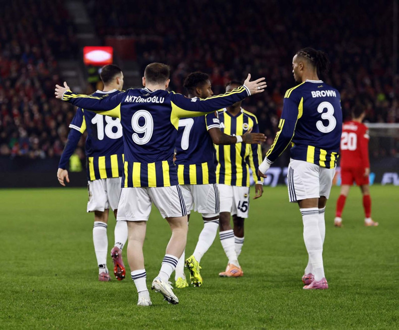 Fenerbahçe’de karar verildi! 3 yabancı futbolcu devre arası gidiyor! Beşiktaş derbisi o ismin son maçı olacak! - Resim: 6