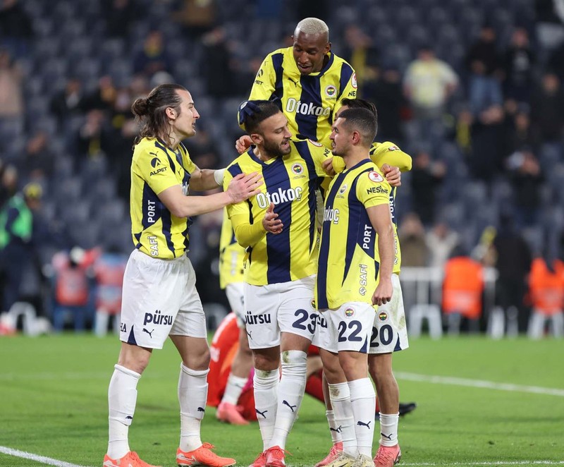 Fenerbahçe’de transfer bitmedi! Fransız basını duyurdu! 19 yaşındaki 1 milyon euroluk yıldız markaja girdi - Resim: 2