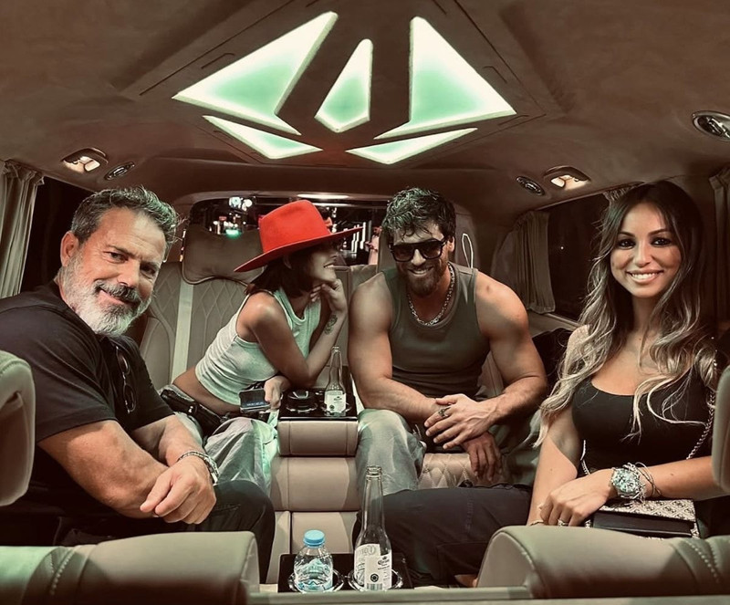 Can Yaman tatilde aşka geldi! DJ sevgilisi Sara Bluma'yı sırtında taşıdı! O anlar sosyal medyayı salladı - Resim: 3