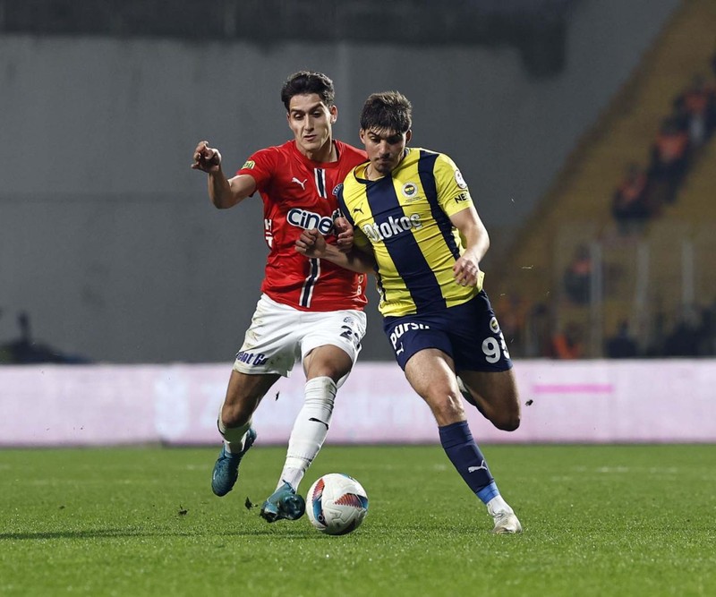 Mourinho’dan Fenerbahçelileri kızdıran hamle! 25 milyon euroluk yıldızı kulübeye hapsetti! Taraftarları çıldırttı - Resim: 4
