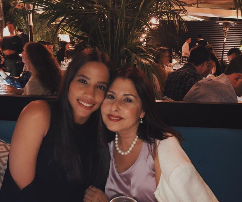 4 aylıkken evlat edinmişti! Nilüfer'in kızı Ayşe Nazlı Yumlu evlilik yolunda ilk adımı attı! işte nişanından ilk kareler - Resim: 2