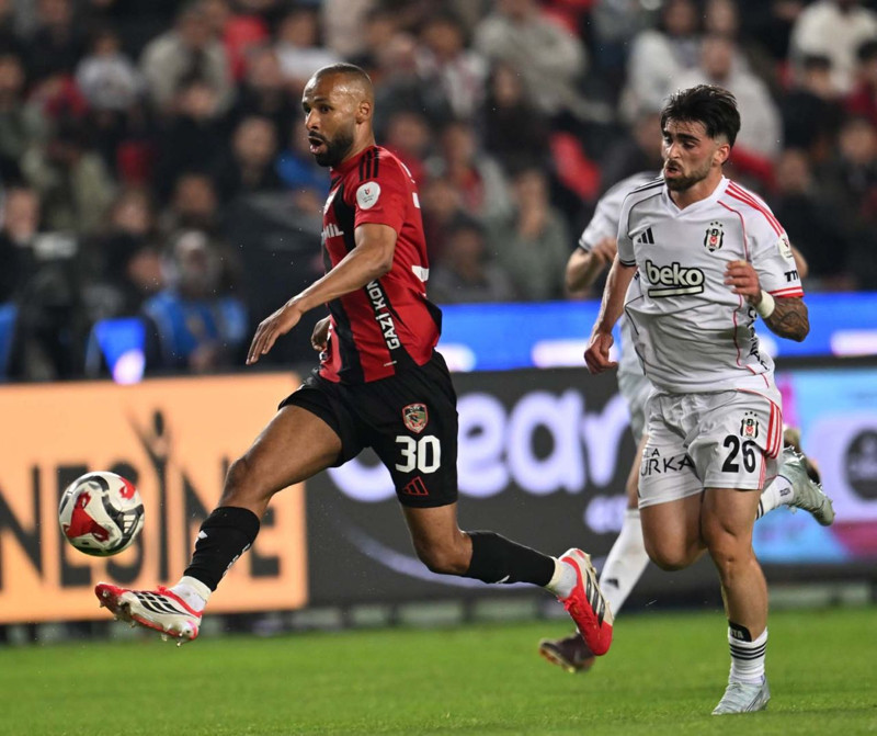 Beşiktaş’ta ilk ayrılık belli oldu! Yıldız isimle yollar kesin ayrılıyor - Resim: 5