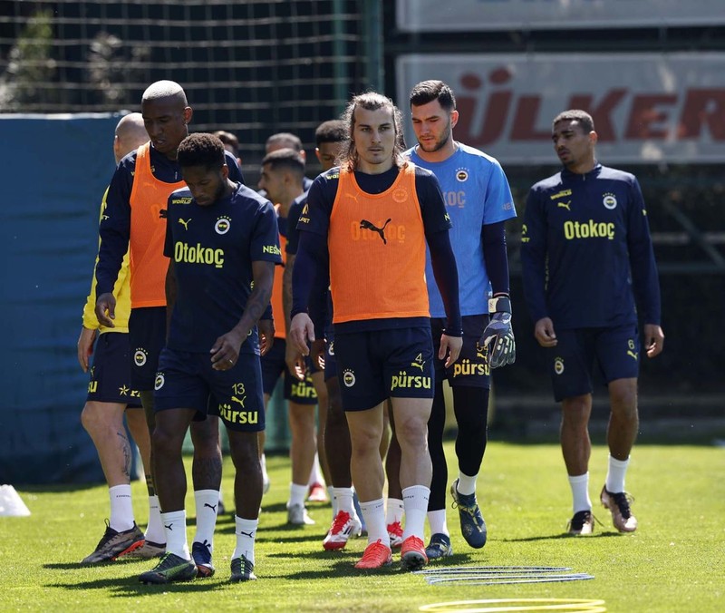 Fenerbahçe’de ayrılık çok yakın! 4.2 milyon euroluk yıldız gideceği yeni takımını belirledi! Dünya devine imza atacak - Resim: 2