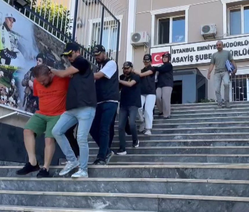 Ünlü oyuncu Meral Kaplan’a 'dolandırıcılık' gözaltısı! Adliyeye sevk edilirken gözyaşlarını tutamadı - Resim: 6