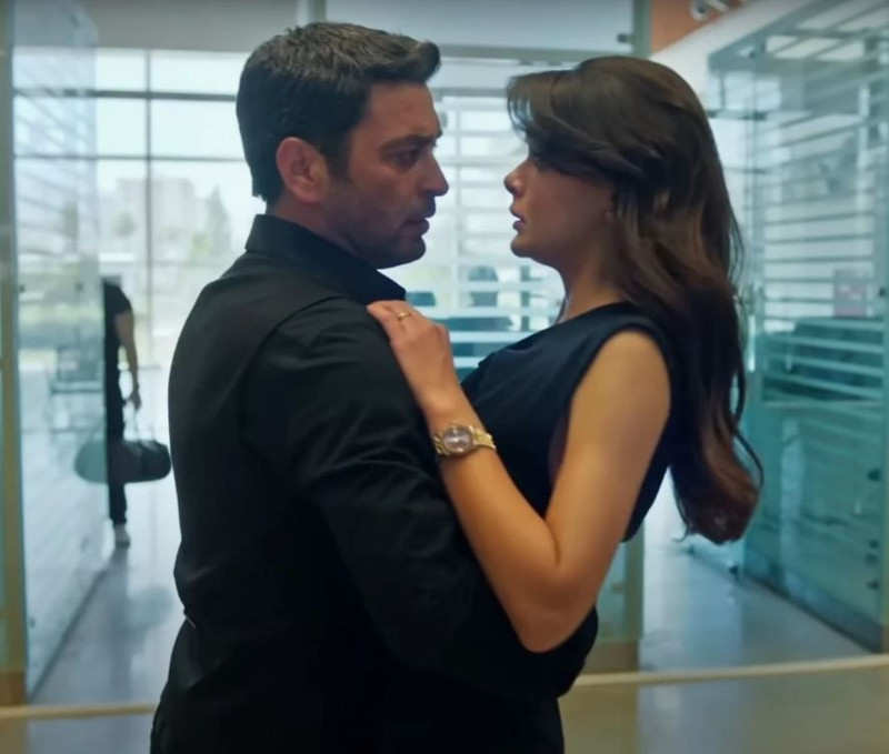 Uzak Şehir'de başrol olmanın bedeli dudak uçuklattı! İşte Ozan Akbaba ve Sinem Ünsal'ın bölüm başı aldığı ücret - Resim: 4