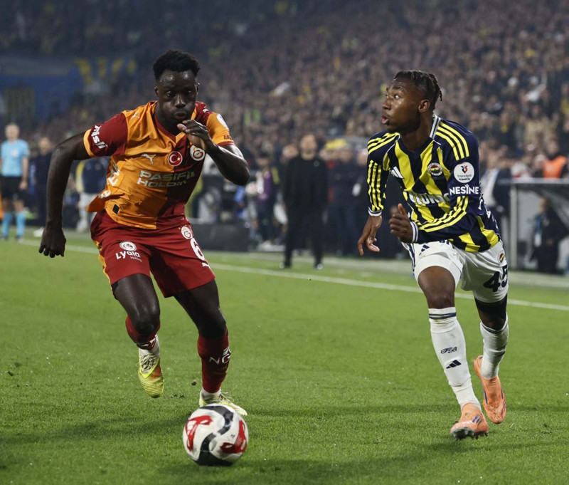 Avrupa Fenerbahçe- Galatasaray derbisini yazdı! İki yıldıza vurgu yaptılar! - Resim: 8
