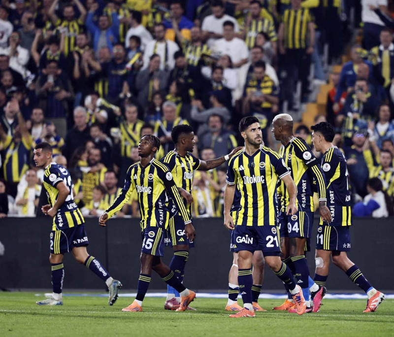 Tedesco son kararını verdi! Fenerbahçe’de gidecekler belli oldu! 6 yıldızın bileti kesildi! - Resim: 2