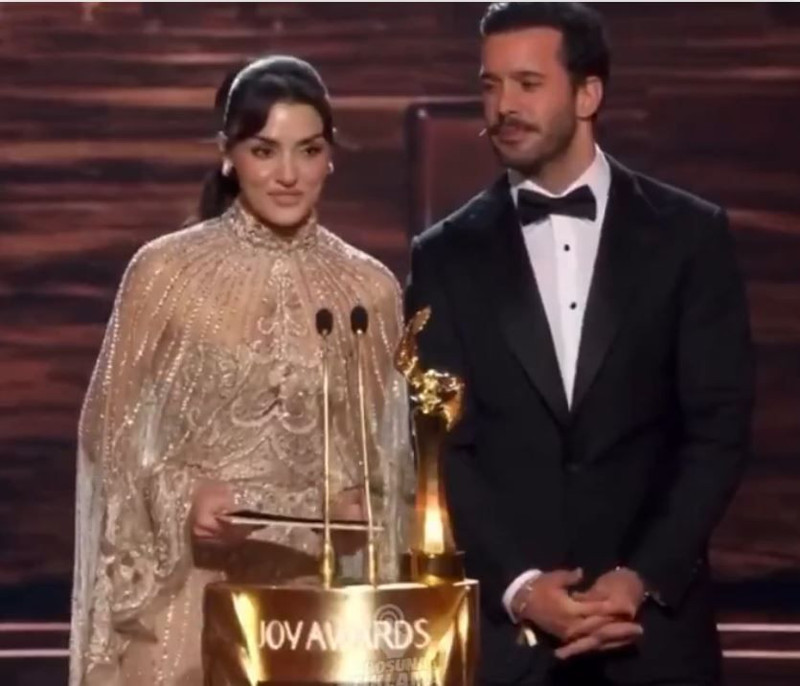 Joy Awards ödül töreninde Hande Erçel rüzgarı! Arapça konuşmasıyla gündem yarattı - Resim: 5
