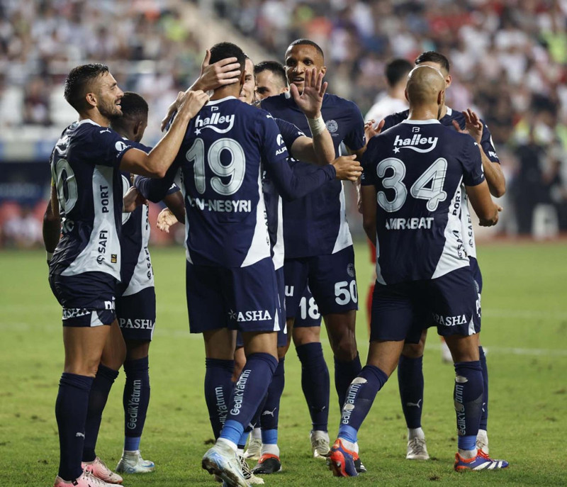 Fenerbahçe’de transferin yeni patronu Devin Özek sahaya indi! 35 milyon euroluk yıldızın yanına gitti! - Resim: 3