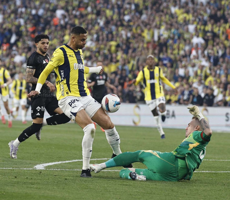 Fenerbahçe’de 19.5 milyon euroluk pişmanlık! Mourinho’nun prensi Beşiktaş derbisinde döküldü! Performansıyla çıldırttı - Resim: 7