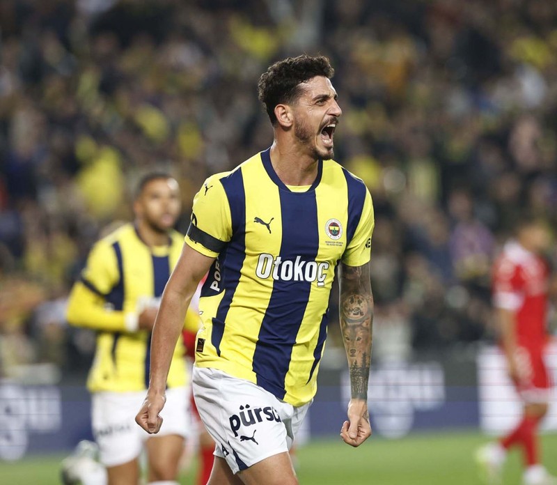 Yıldız futbolcunun geleceği belli oldu! Son noktayı koymaya hazırlanıyor! “Transfer döneminden sonra Fenerbahçe kadrosunda olmayacak” - Resim: 4