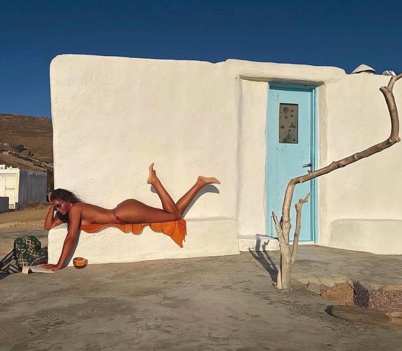 Eda Taşpınar'dan nefes kesen tatil paylaşımı! Üstsüz bir şekilde pozlar verdi, o hali sosyal medyayı kasıp kavurdu - Resim: 3